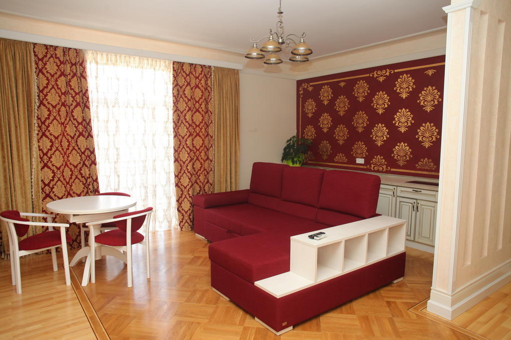 Fontush Boutique Hotel Ιβανό-Φρανκίβσκ Δωμάτιο φωτογραφία