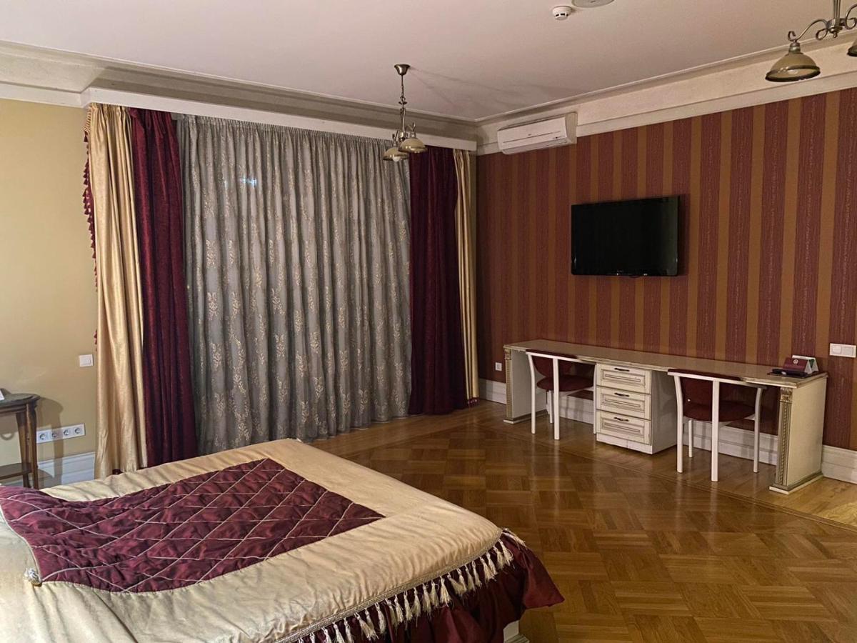Fontush Boutique Hotel Ιβανό-Φρανκίβσκ Εξωτερικό φωτογραφία